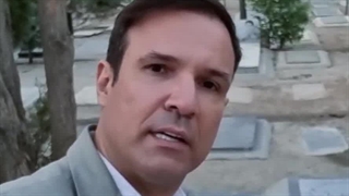 با اشخاص گدا گشنه و ندید بدید وارد رابطه نشو که آویزونت میشن و به درد سر میفتی