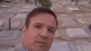 به وقت اذان مغرب در کنار پدر و مادرم بهشت زهرای تهران