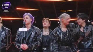 پسرا روی استیج حسابی گریه کردن ////