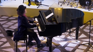 اجرای سامان احتشامی در نقش بتهوون در کارناوال رامبد جوان