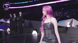 این ویدیو از پریتا به شدت وایرال شده و فنای گروه استری کیدز میگن (ادامه کپشن)