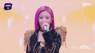 اجرای آهنگ What is sounds like + Golden هانتریکس Hunterix از گروه بیبی مانستر Baby monster