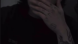 رفیق (اوا ) خواستم بهت بگم اگه دیدی به موهات دست میزنم روت کراش نیستم یاد جونگ کوک می افتم