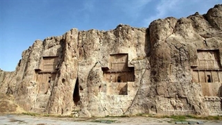 مرمت نقش رستم؛ از گسل تا فرونشست