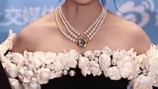 استایل های برخی از بانوهای زیبا در مراسم《2025 iQIYI Scream Night》(کپشن)