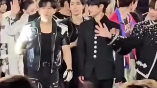 گوگولیای مننن،دلتنگ یک تیک تاک با چانگبین و وویونگ