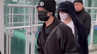 به‌قدری‌فن‌ها‌نگران‌لینو‌ بودن‌که‌‌لینو تصمیم‌گرفت‌سعی‌کنه‌خودش‌راه‌بره...