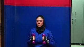 ۱. اسکات تکیه به دیوار ترکیبی دمبل بوکس سبک