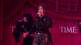 اجرای جدید آهنگ golden از huntr/x