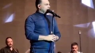 خواستگاری سیامک عباسی از همسر آینده اش در کنسرت جمعه شب تهران
