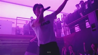 اجرای زنده آهنگ BTBT توسط B I 720p-720p