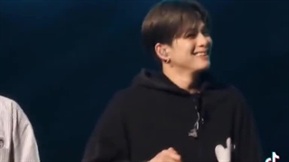 به من خنده های کج اساهی رو بدید لطفااااT^T