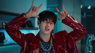 دنس پرفرومکس اهنگ killin' it از گروه پی وان هارمونی