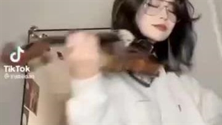 کاور زیبا این دختر با ویولن از آهنگ بسیار زیبا جونگکوک:)