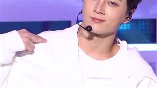 Fancam جی در اجرای اهنگ knife انهایپن