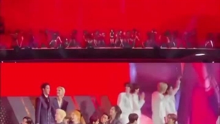 ریکشن آیدل ها به اجرای جنی در (GDA (GOLDEN DISC AWARDS