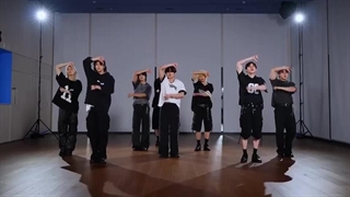 دنس پرکتیس از استری کیدز "STRAY KIDS" آهنگ چک چک بوم "Chk Chk Boom" (کپشن)