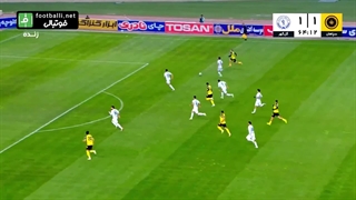 ضربه سر کاوه رضایی تیر دروازه گل گهر را لرزاند