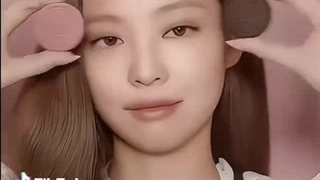 Ice as a cream-هیونجین ، آهنگش خیلی وایب آرامش بخش و عجیبی داره مخصا چیزی که بیشتر این ویدیورو جذاب می‌کنه جنیه