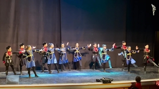 اجرای زنده رقص آذری کودکان آیلان در جشن تهران (سینما المپیک)