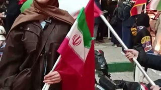 دختر قزوینی: برای دفاع از کشورم با پرچم اومدم