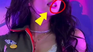نوتیس جنی با رز آبی در Gov ball "کپشن"