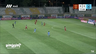 شوت بازیکن چادرملو راهی به دروازه پرسپولیس نداشت