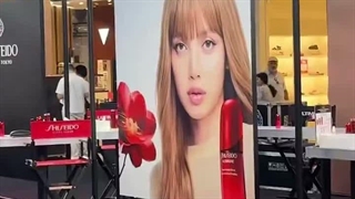 محل برگزاری ایونت در حال آماده شدن برای حضور نجات دهنده برند shiseido هستش.