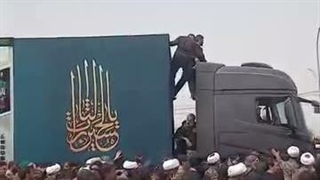 پاری این فیلمیه که گفتم خودم گرفتم:) / مراسم تشییع رهبر شهید در قم