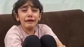 ویدئوی گریه دختربچه پس از باز کردن تخم‌مرغ شانسی وایرال شد