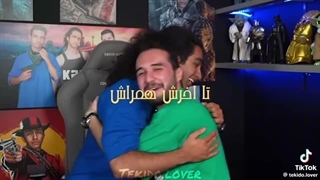 اون میگه تنهاست و منم اینجا هویجم!