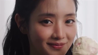 منتشر شده از مینی برای Elle Korea و miumiu