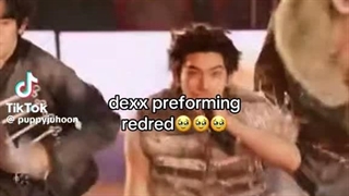 گروه dexx تایلندی اجرای اخیرشون اهنگ red red خوندن
