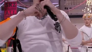 اجرای آهنگ This & That  از استرس کیدز - KBS Music Bank